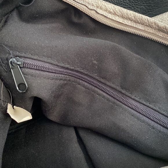 Woman’s Vinyl Ruffled Purse  - Picture 4 of 6